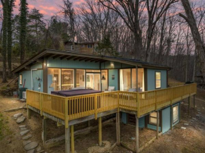 Lazy Lake 3BR Cabin w/ Mtn Views + Hot Tub +Wi-Fi